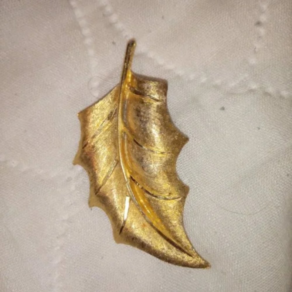 Old Leaf Pin